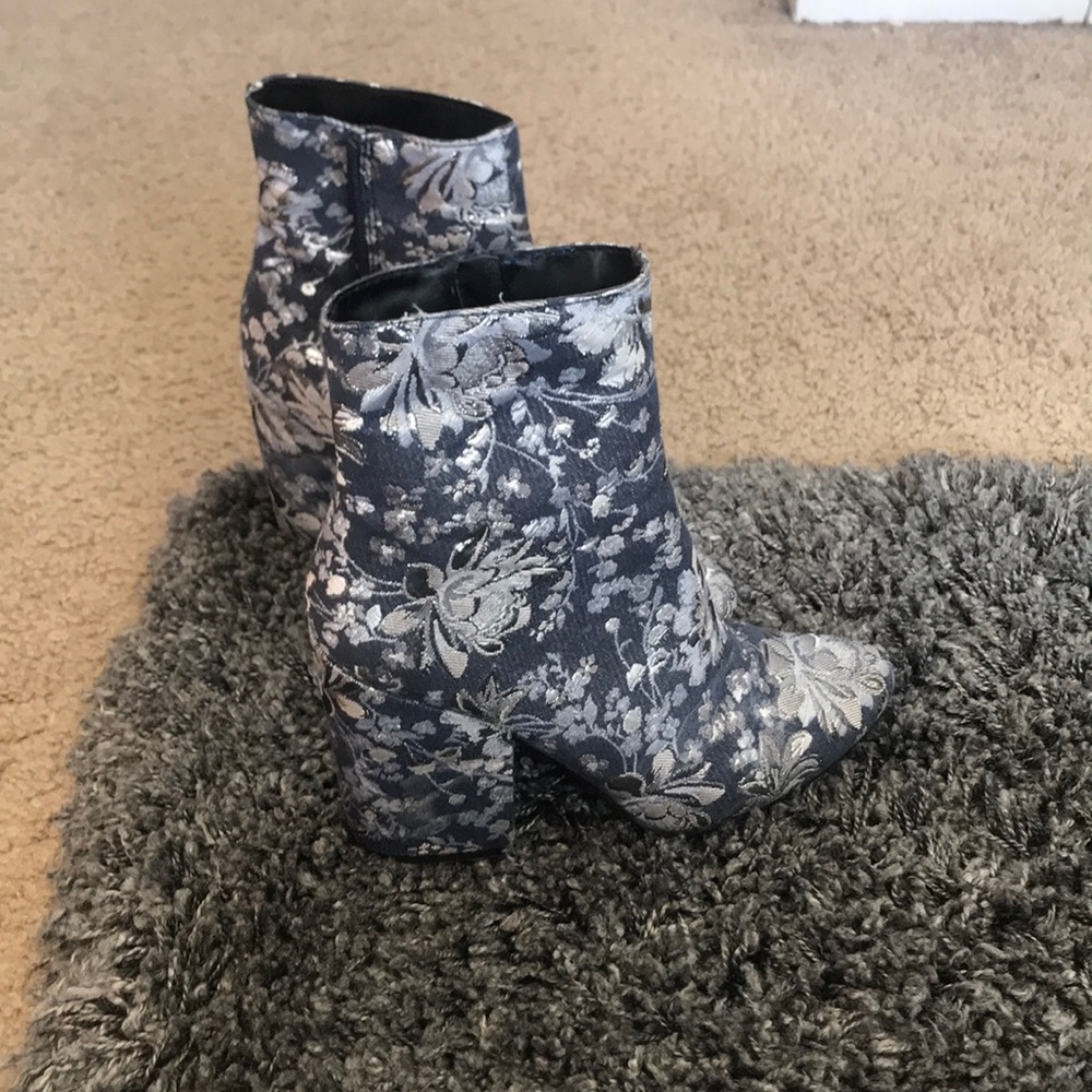 Flowered boots
